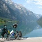 In bicicletta tra le Alpi Svizzere: un viaggio nel cuore del paesaggio montano