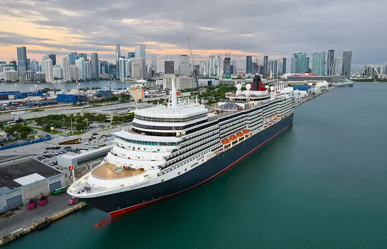 La splendida regina Elisabetta di Cunard arriva a Miami per la prima volta per iniziare un'intera stagione nei Caraibi
