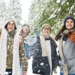 Guida ai berretti personalizzati: calore, stile e comfort nei viaggi invernali