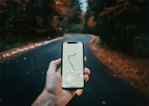 Perché Disconnettersi dai Social Media Durante il Viaggio Migliora il Tuo Umore