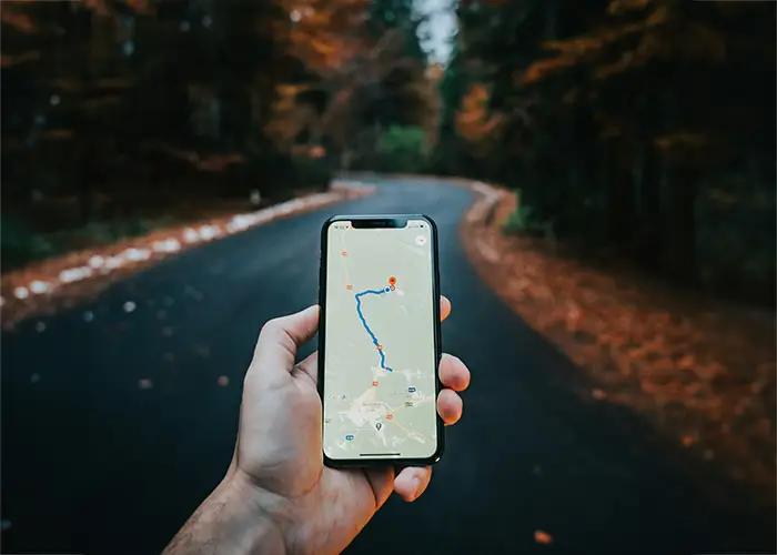 Perché Disconnettersi dai Social Media Durante il Viaggio Migliora il Tuo Umore