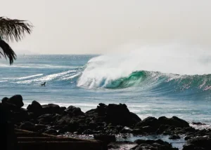 Scopri Samaka Surf Camp a Dakar: guida al viaggio e cultura del surf