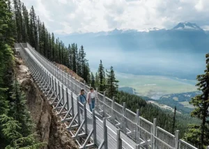 Guida a Revelstoke Mountain Resort: avventura estiva e il nuovo Skywalk
